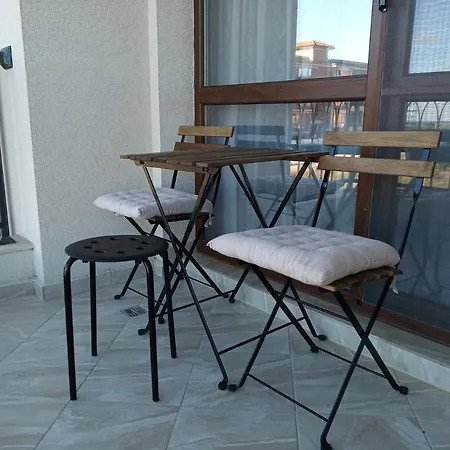 Bayview Todorov Μπουργκάς