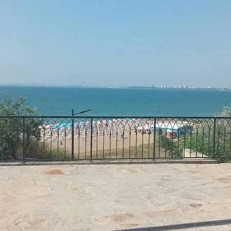 Bayview Todorov Μπουργκάς
